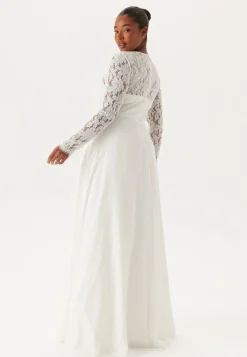 Scallop V-Neck Lace Gown