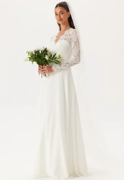 Scallop V-Neck Lace Gown