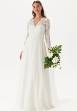 Scallop V-Neck Lace Gown