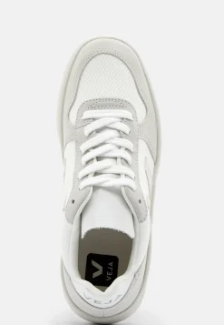 V-10 Sneaker